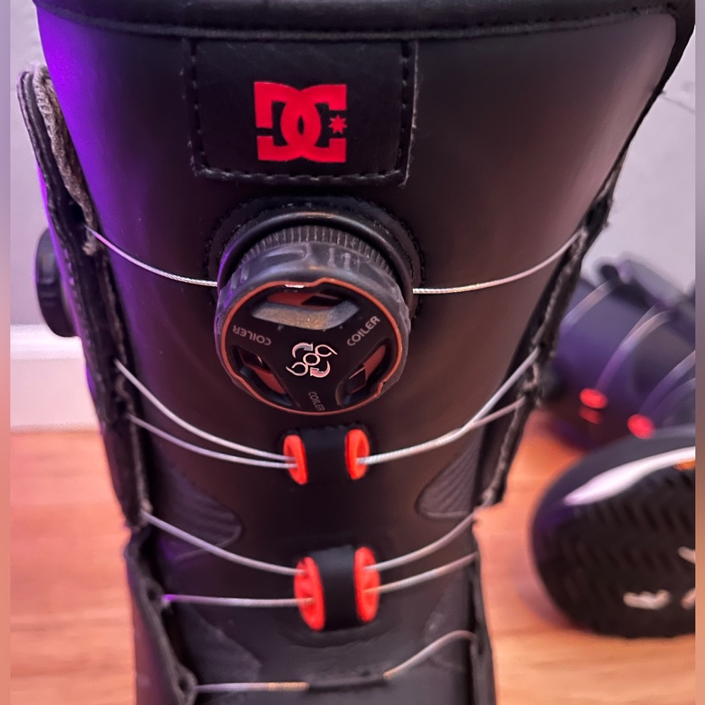 DC snowboard boots size 9 men fit large